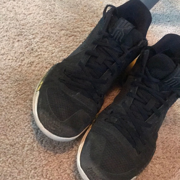 Nike Kyrie 3 Basketball Shoe Lightly Used Lakers - Picture 3 of 4